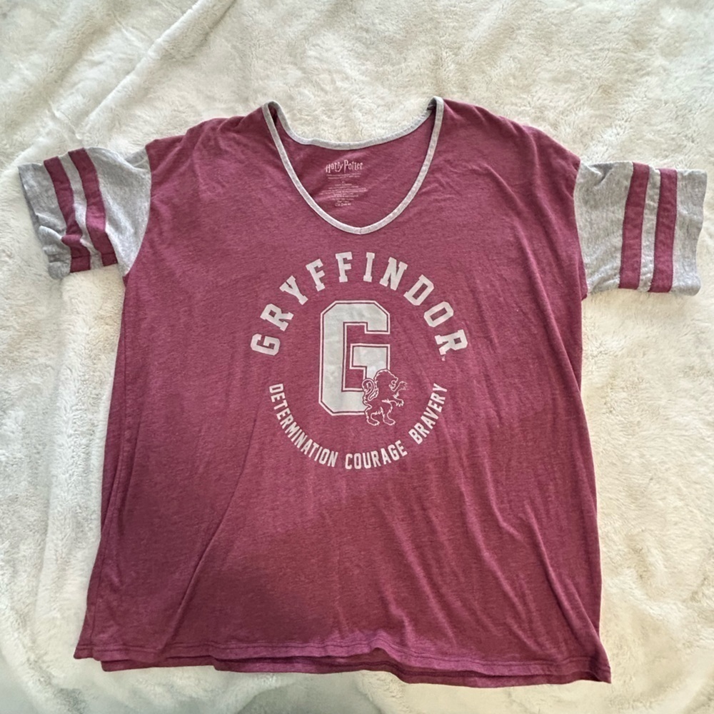 Harry Potter T-shirt. Size XL purple. Gryffindor.